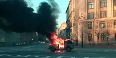 В Петербурге дальнобойщики на площади сожгли авто