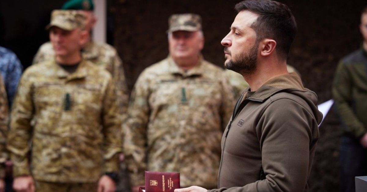 Зеленський привітав українських прикордонників із професійним святом та вручив їм нагороди (відео)