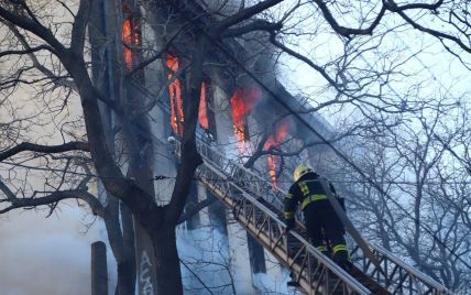 Под завалами сгоревшего в Одессе колледжа нашли тело третьего погибшего человека