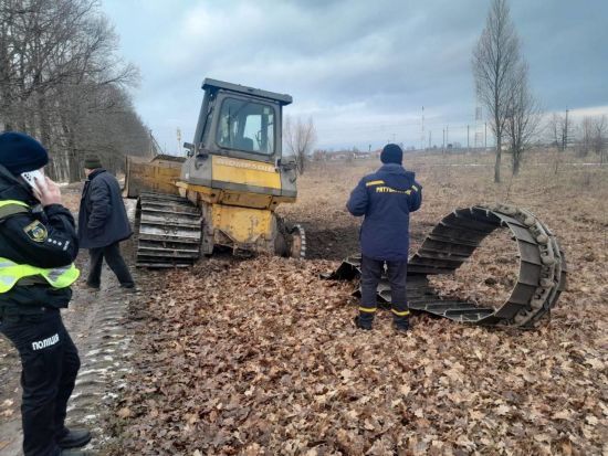На Київщині 47-річний тракторист підірвався на протитанковій міні (фото)
