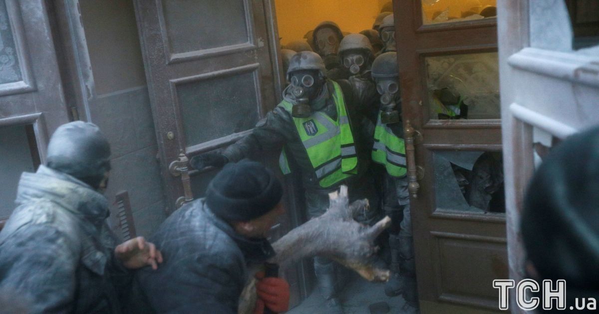 Штурм Жовтневого палацу: у лікарнях досі перебувають 11 бійців