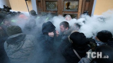 Фото сутичок під Жовтневим палацом / © Reuters