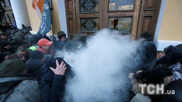 Фото сутичок під Жовтневим палацом / © Reuters