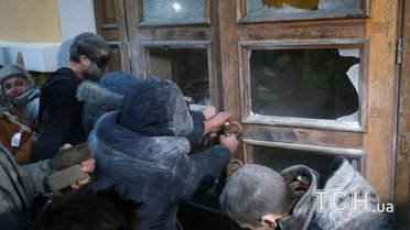 Фото сутичок під Жовтневим палацом / © Reuters