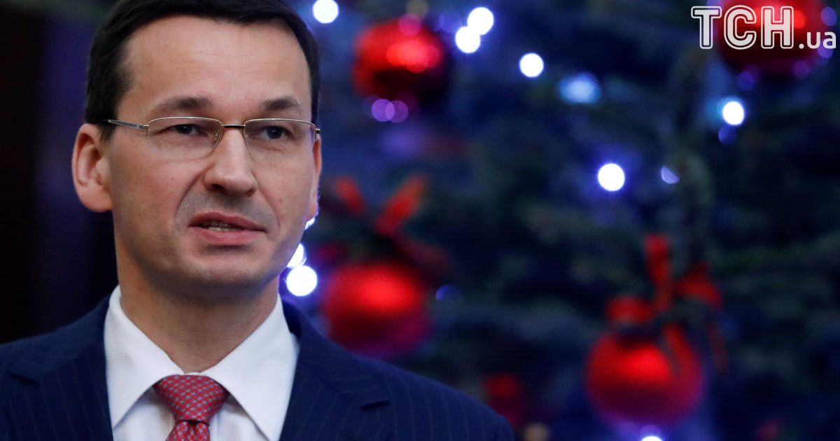 Самолет с польским премьером эвакуировали после появления на взлетно-посадочной полосе