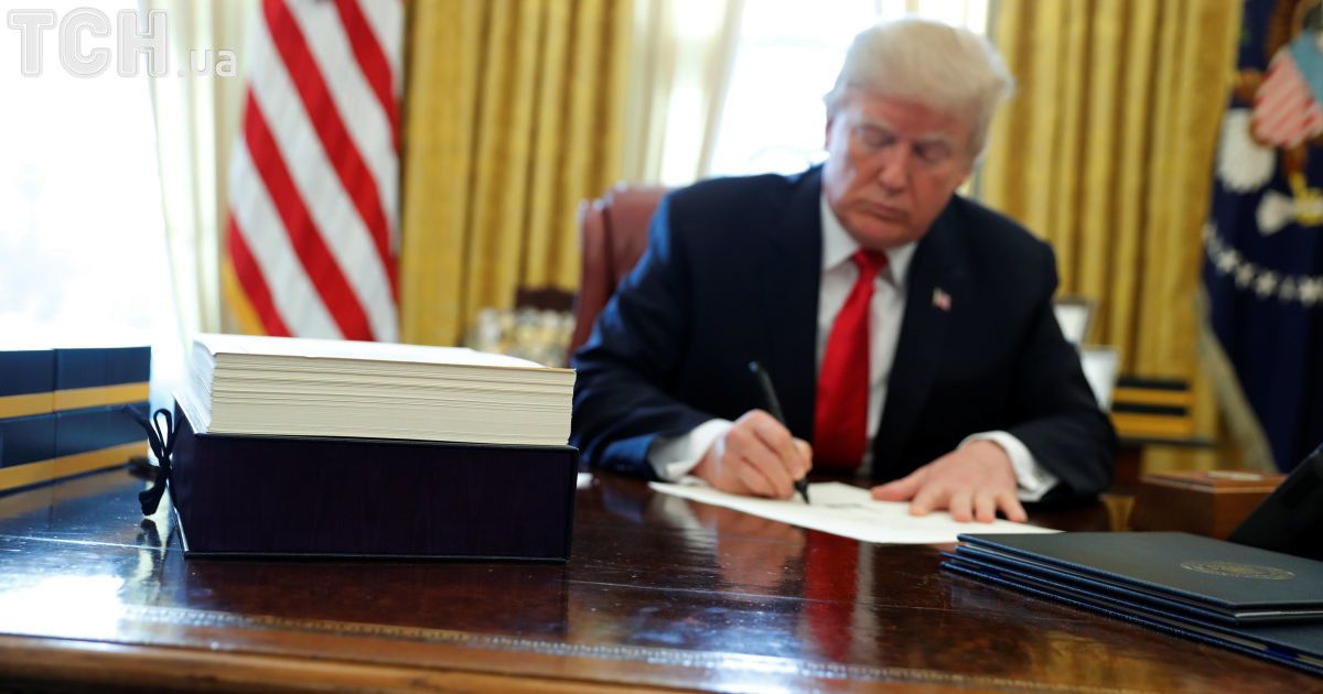 Трамп підписав податкову реформу