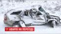 Врачи борются за жизнь водителя, который не разминулся с поездом под Киевом