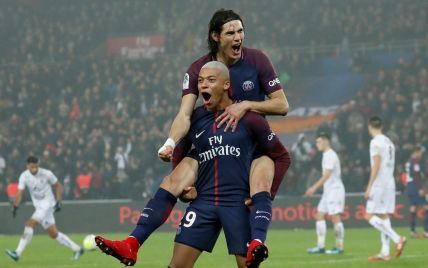 Форвард ПСЖ забил потрясающий мяч пяткой в матче чемпионата Франции