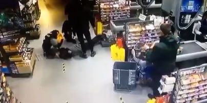 Новини України: з'явилося відео з камер спостереження супермаркету в Чернігові, де побили поліцейських