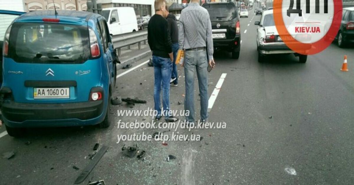 Пострадавшую забрали на такси / © dtp.kiev.ua
