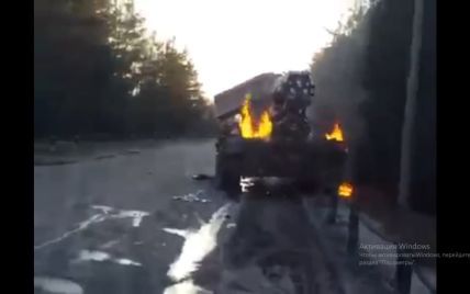 Мінус танк у РФ під Сновськом: місцеві жителі витягли з нього окупантів і взяли їх в полон (відео)