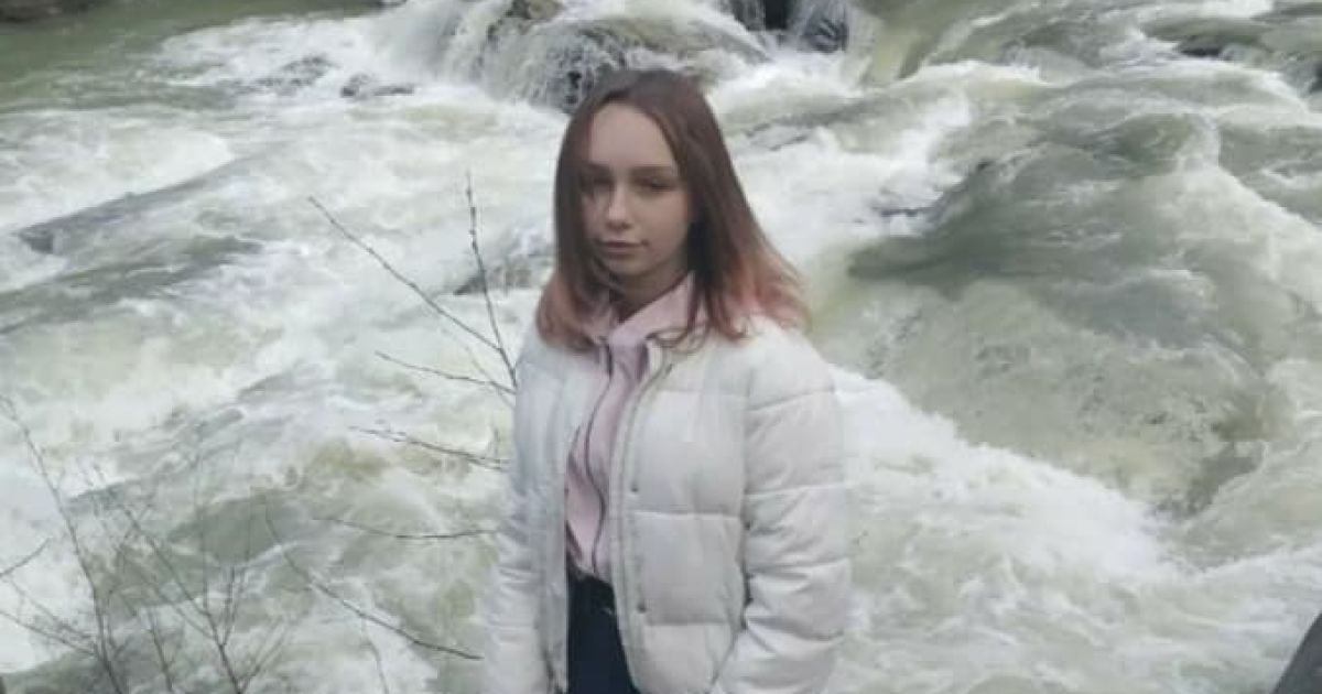 На Прикарпатье уже третий день ищут 15-летнюю девочку: фото, приметы