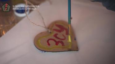 Діти, які чекають на повернення своїх татусів з фронту, привітали військових з Різдвом