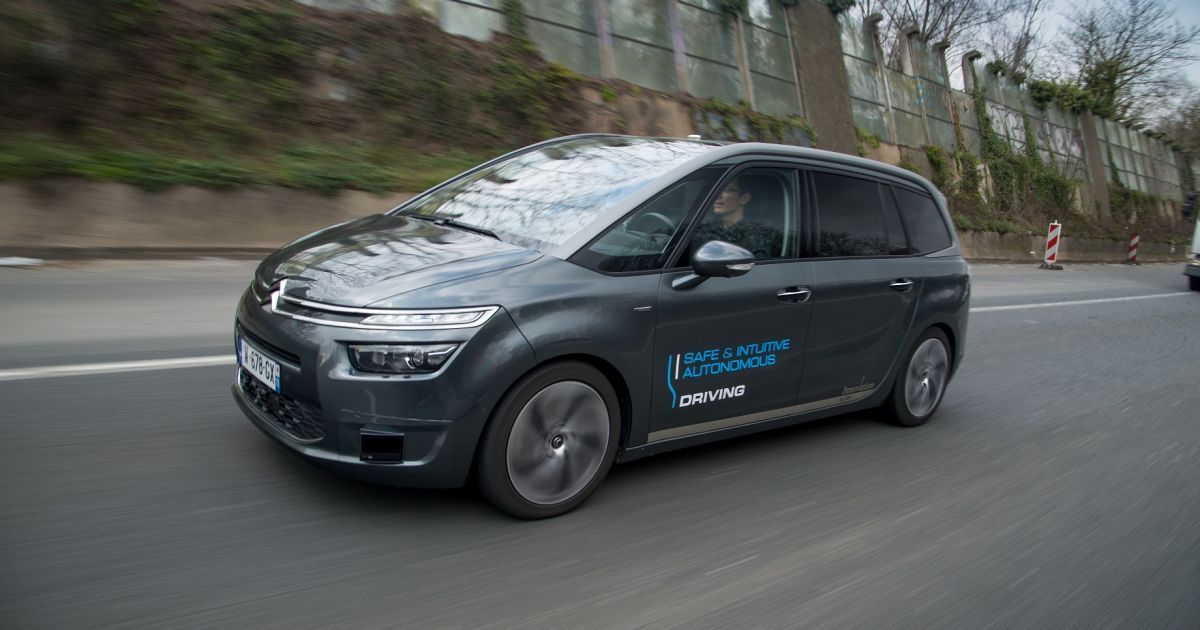 Беспилотные Citroen C4 Picasso выехали на дороги общего пользования