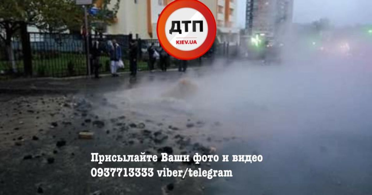 прорив труби на Караваєвих Дачах у Києві_7 / © facebook.com/dtp.kiev.ua
