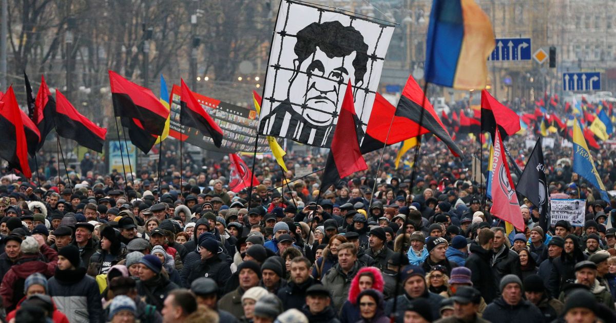 "Свободу Саакашвілі" та "Баригу на нари": у Києві пройшов марш "За імпічмент президента"