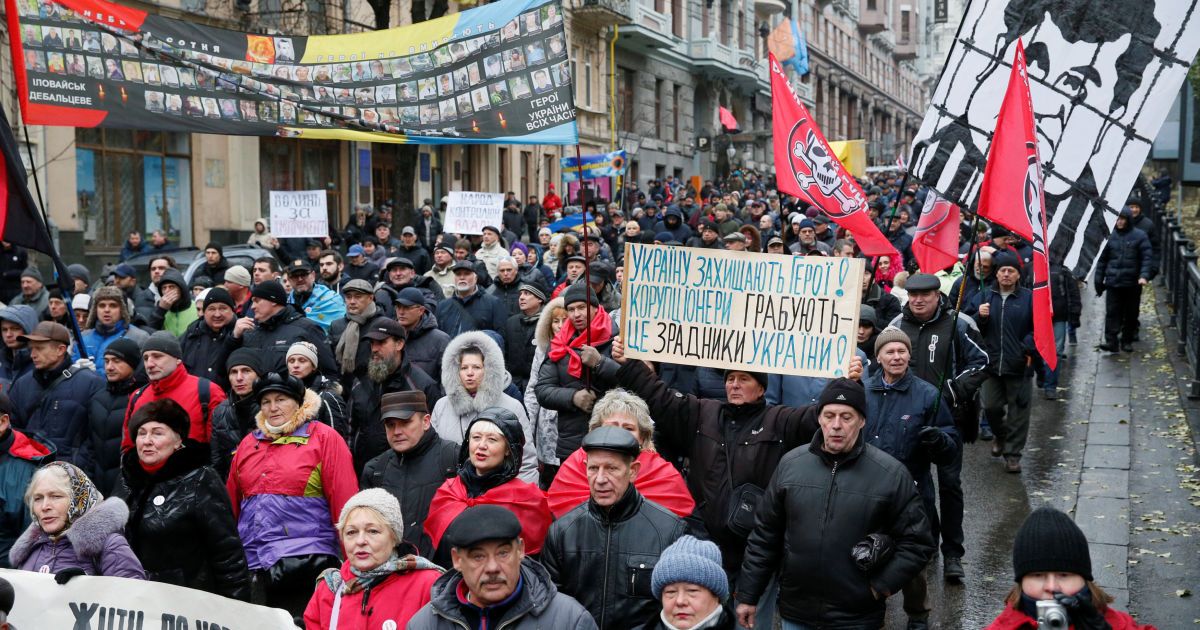 Активисты "Марша за импичмент" после митинга на Майдане отправились в СИЗО для поддержки Саакашвили