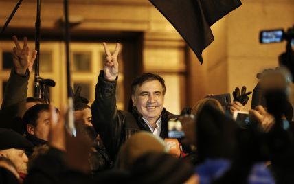 Саакашвили после провала захвата Октябрьского дворца отправился под Раду