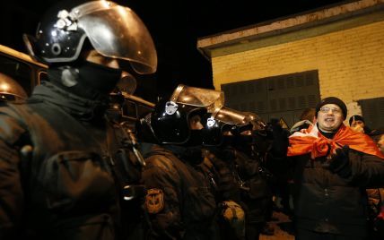 В Киеве под изолятором с Саакашвили в толкотне между активистами и полицейскими применили газовый баллончик
