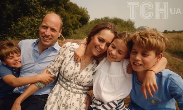 Принцеса Уельська Кетрін і принц Вільям з дітьми / © Instagram принца і принцеси Уельских