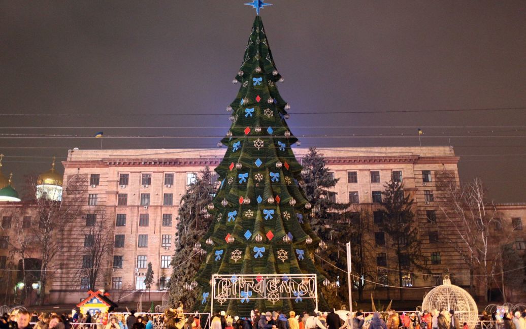 У Дніпропетровську відкрили новорічну ялинку / © ТСН.ua