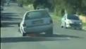 Авто преспокойно двигалось на трех колесах