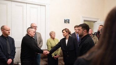 Зеленський у Дубліні вручив нагороди родинам ірландських військових які загинули за Україну_2 / © Володимир Зеленський