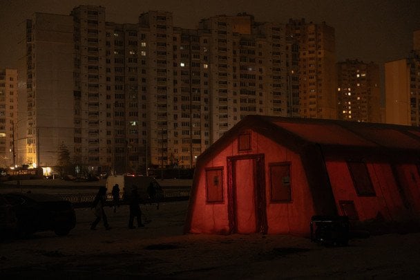 В Киеве возникли проблемы со светом после атаки / © Getty Images