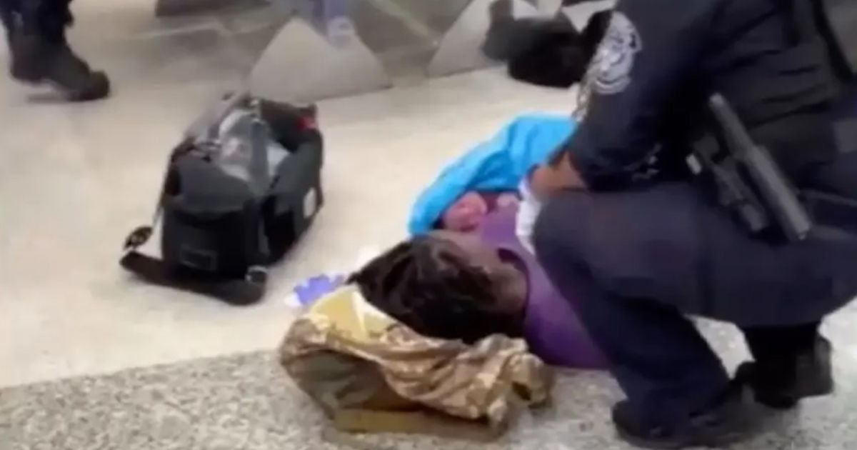 Женщина родила в аэропорту / Фото: WSVN