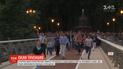 На новому велосипедно-пішоходному мосту в столиці тріснуло скло