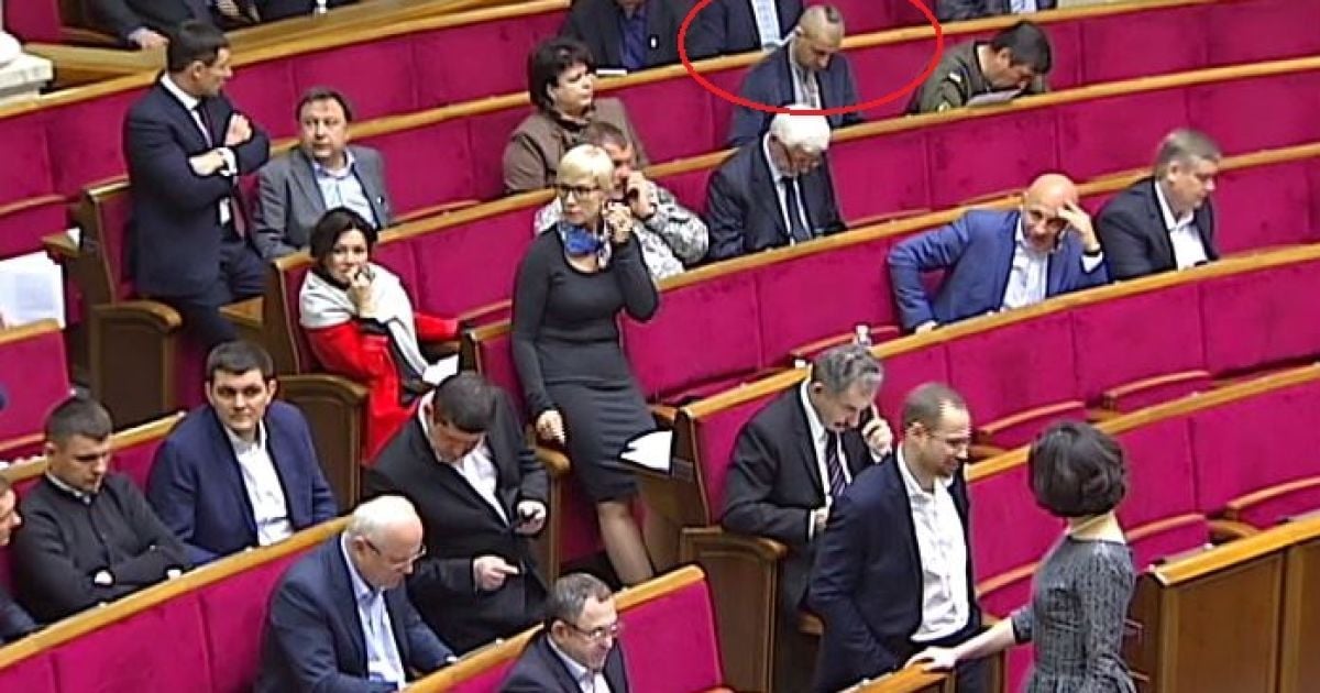 "Козак" Гаврилюк впервые пришел в Раду без камуфляжа