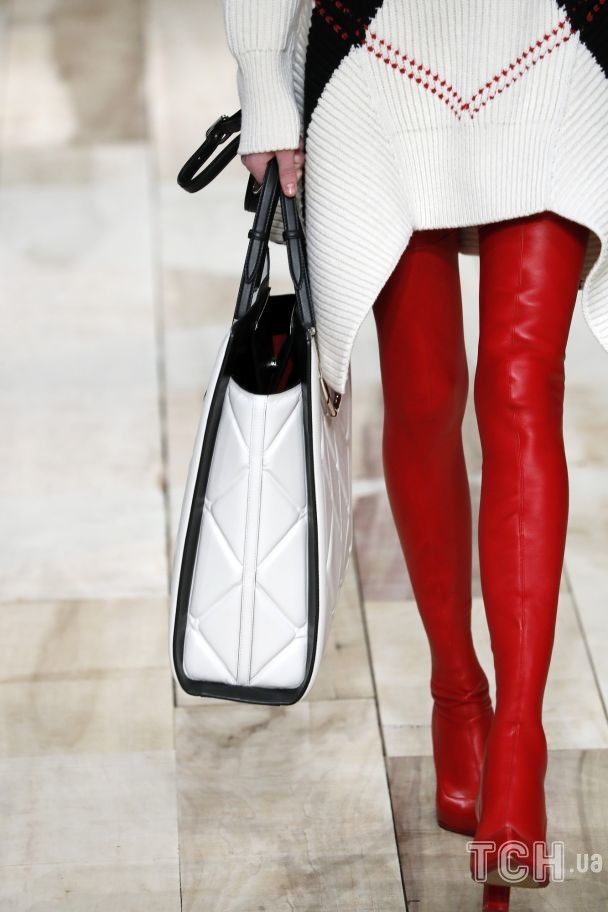 Колекція Alexander McQueen прет-а-порте сезону осінь-зима 2020-2021 / © East News