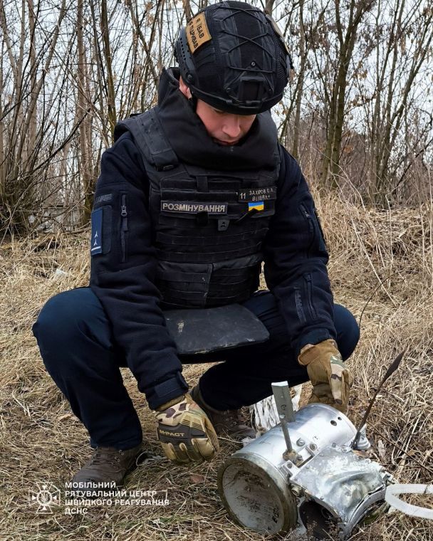 Пиротехники изъяли боевую часть самоприцельного боевого элемента от кассетной бомбы РБК-500 / © ГСЧС в Киевской области