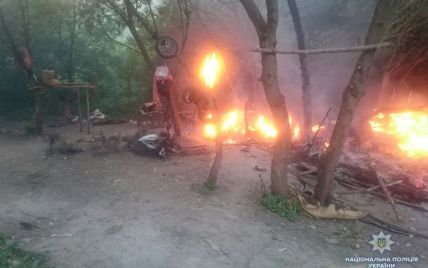 Под Тернополем неизвестные со стрельбой сожгли лагерь ромов