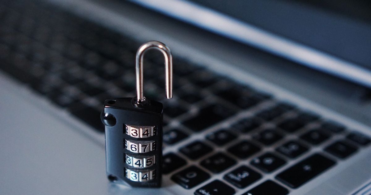 Украинцев предостерегают быть бдительными: в популярных мессенджерах от имени главы НБУ действуют мошенники
