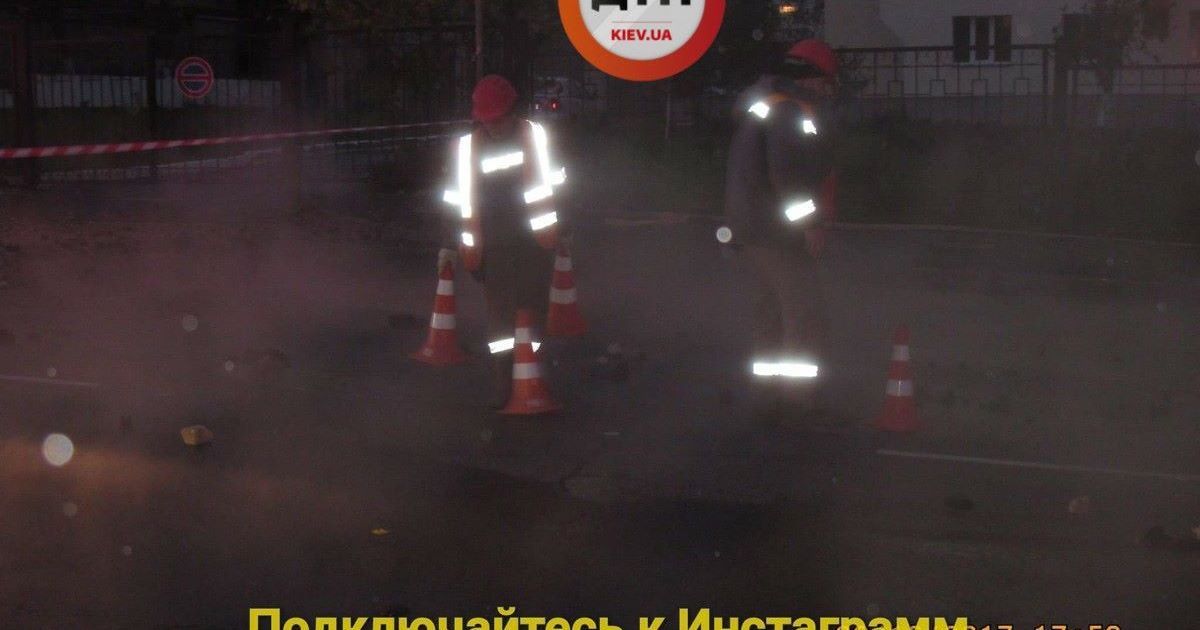 прорив труби на Караваєвих Дачах у Києві_11 / © facebook.com/dtp.kiev.ua