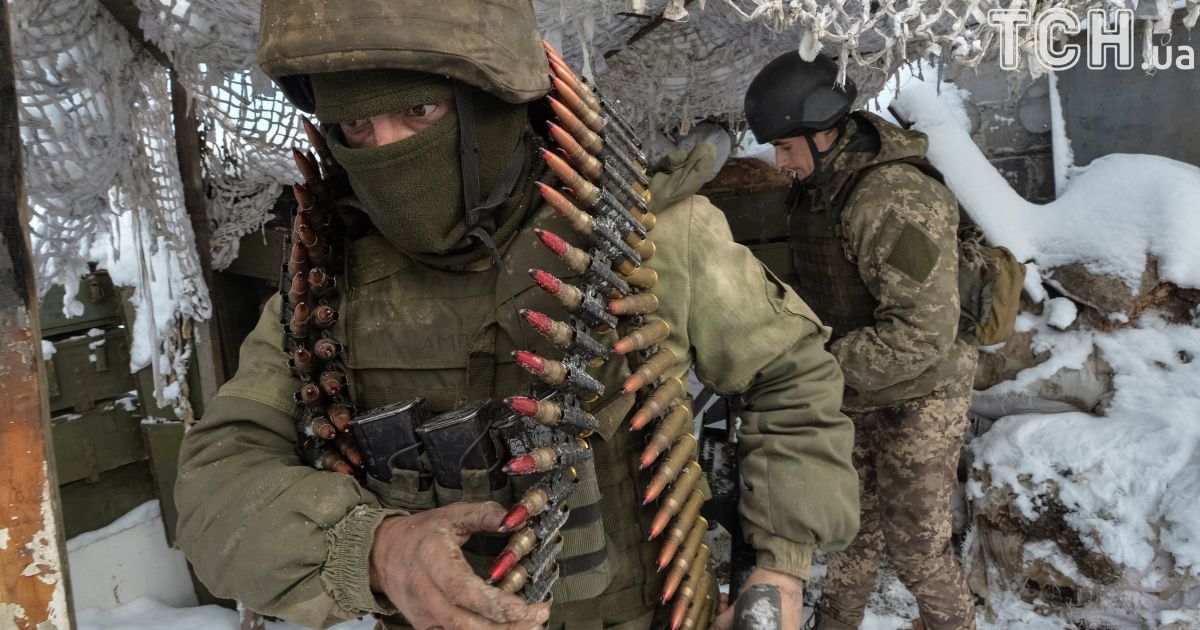 Ситуация в зоне АТО усложнилась: четверо украинских военных получили ранения 