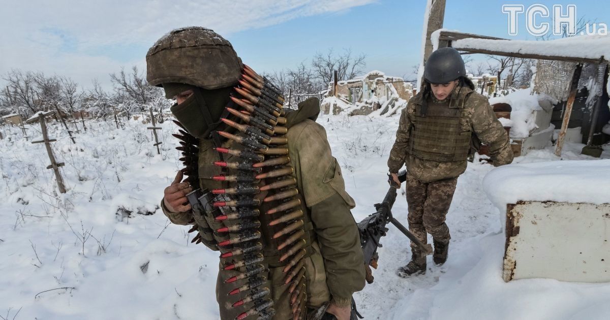 Военные показали вдребезги разбитые позиции после ночных обстрелов боевиков
