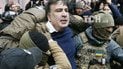 Высвобожденный из авто СБУ Саакашвили призвал украинцев требовать импичмента Порошенко