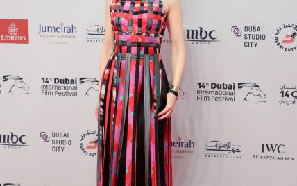 В ярком платье от Armani: стильная Кейт Бланшетт на кинофестивале в Дубае