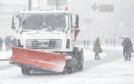 Синоптики попередили про сильний снігопад у Києві: в'їзд вантажівок можуть обмежити