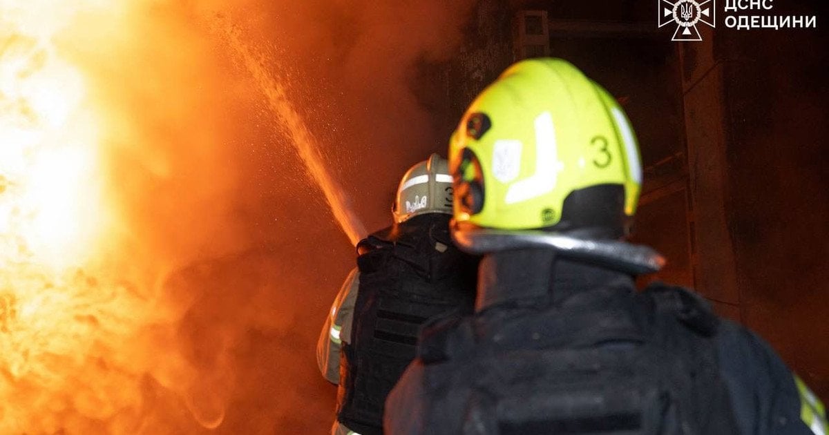 Одеса зазнала інтенсивної атаки ворожих безпілотників: шестеро постраждалих (фото наслідків)