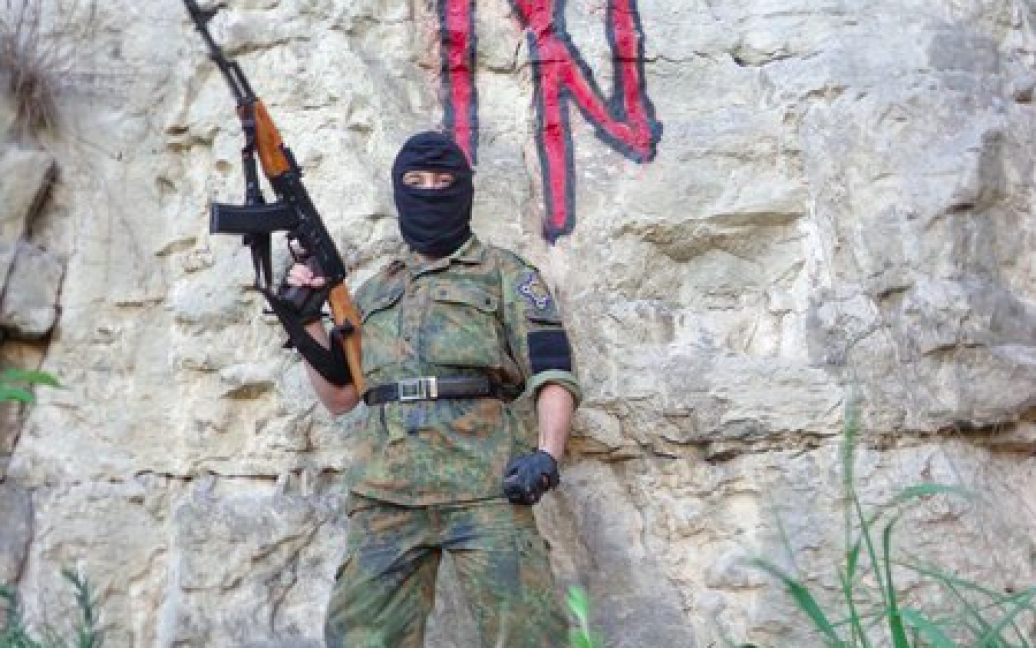 Есть, к примеру, свастика, выложенная из патронов, детские письма, фото со времен Майдана и тому подобное / © vk.com/igor_tank