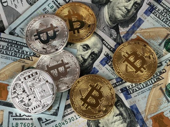 На біржі Binance після рекордного зростання біткоїн випадково обвалився на 87%