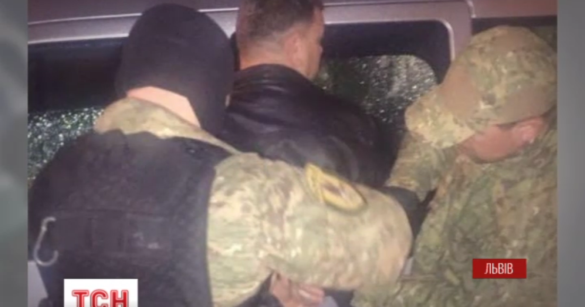 Во Львове работник военкомата обещал "отмазать" призывника от армии за 600 долларов