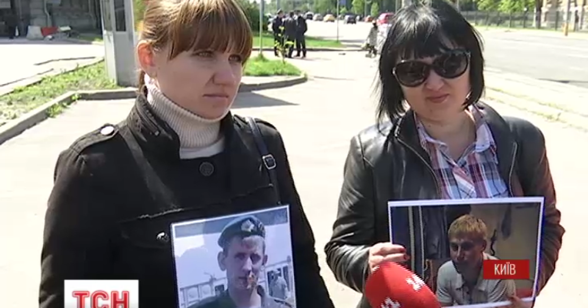 Женщины требовали освобождения бойцов из плена