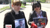 Матері та дружини українських бійців, що перебувають у полоні, пікетували посольство РФ