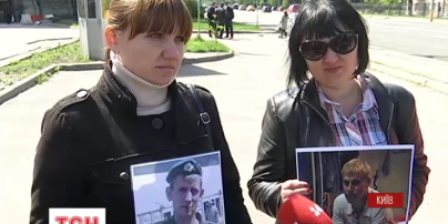У Києві солдатські матері перекрили жвавий проспект біля посольства РФ