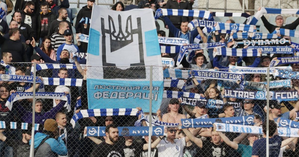 Фанаты "Динамо" избили водителя автобуса в Львове