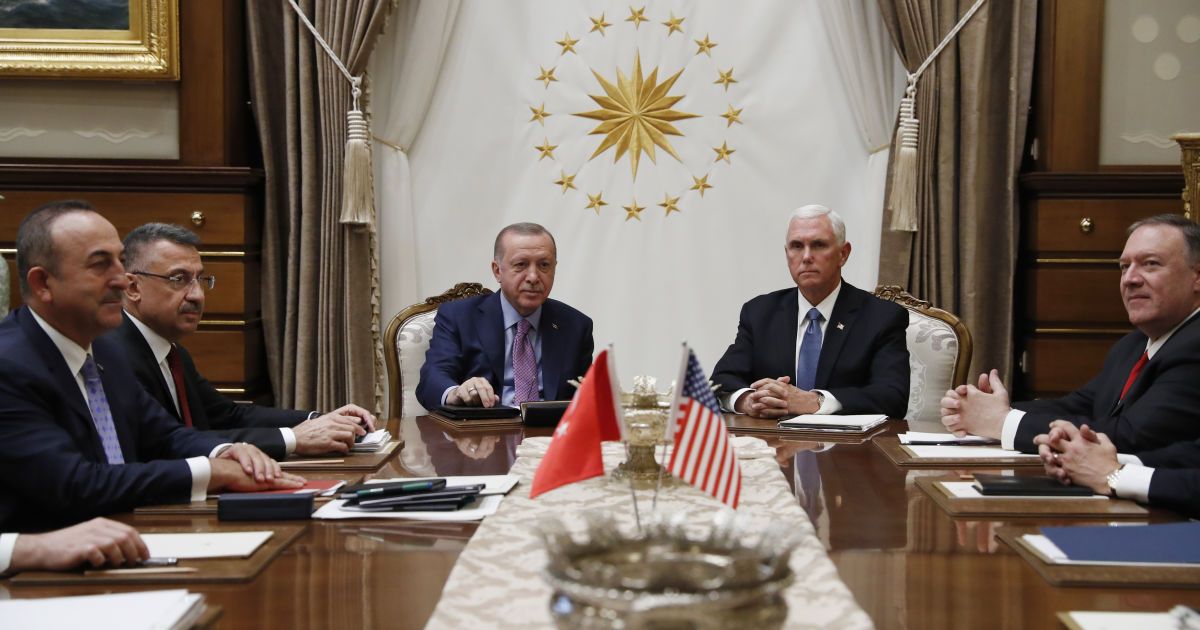 США уговорили Турцию на пять дней приостановить военные действия в Сирии